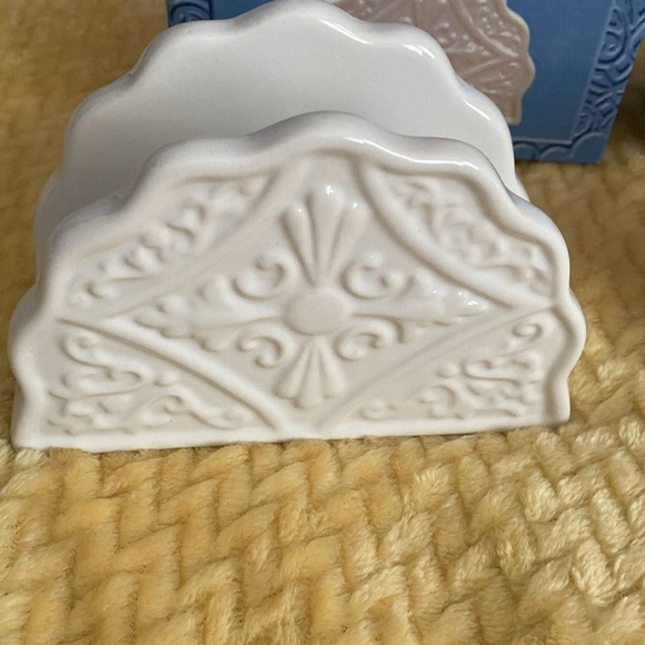 Napkin holder and Salt and Pepper Set with Tray - Picture 3 of 11